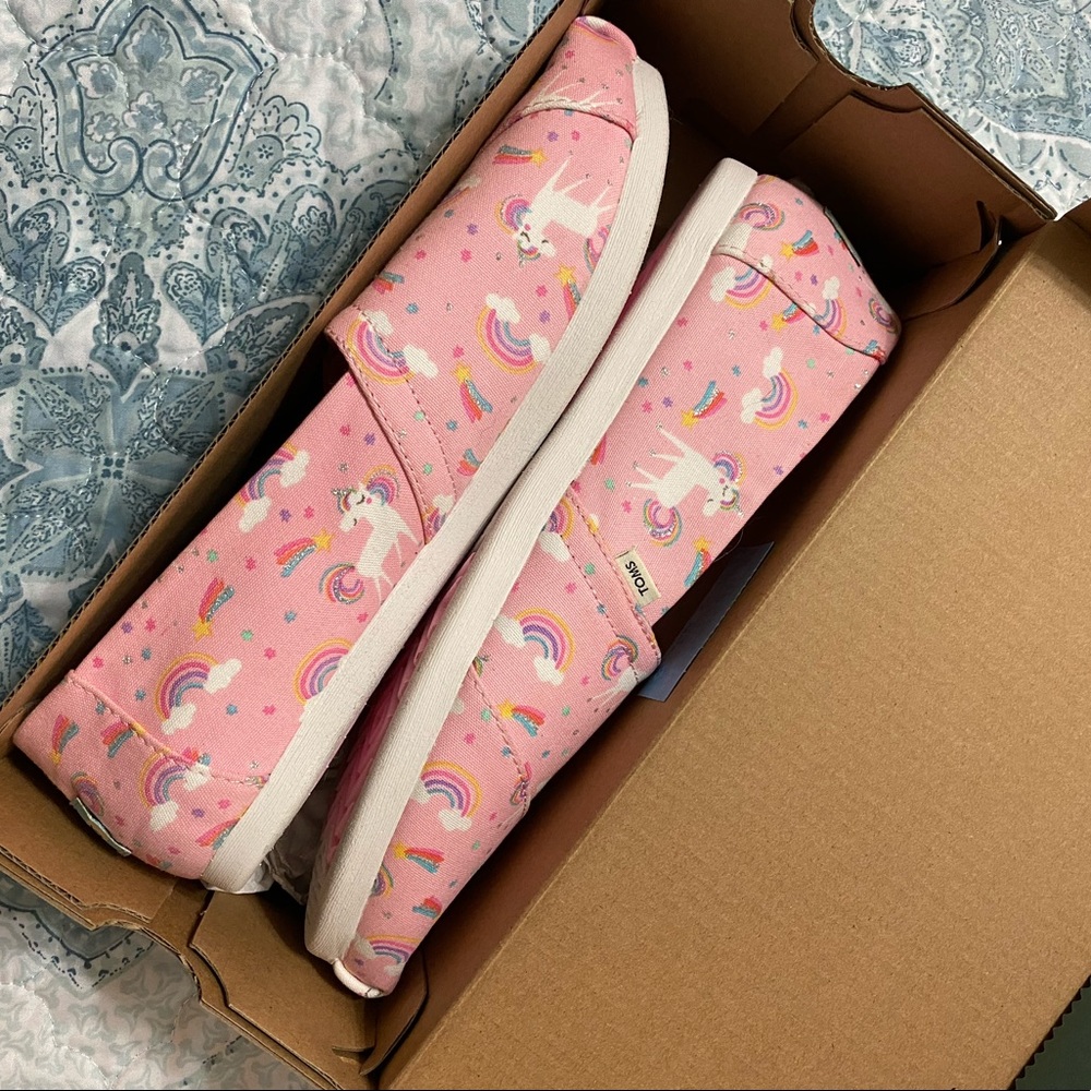 TOMS pink rainbow unicorn shoes 🌈 🦄